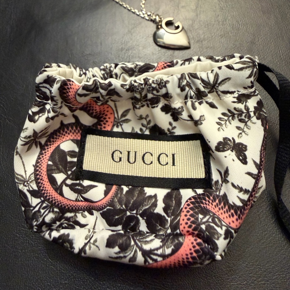Gucci Silver Heart & 'G' Pendant Necklace - Picture 4 of 4